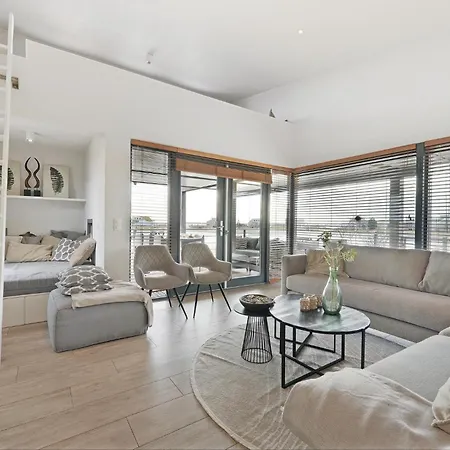 37 - Sea & | Family By The With Views Over The Water