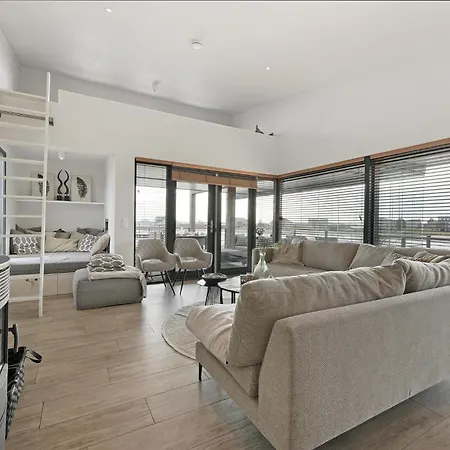 37 - Sea & | Family By The With Views Over The Water *