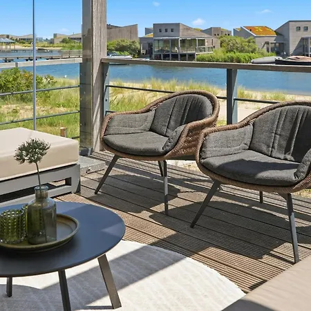 Вилла 37 - Sea & | Family By The With Views Over The Water