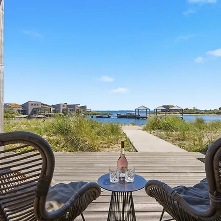 37 - Sea & | Family By The With Views Over The Water *