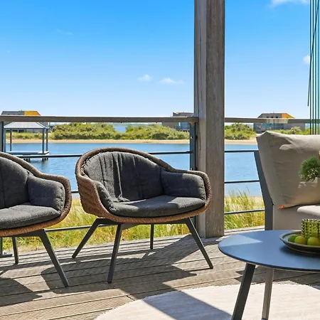 37 - Sea & | Family By The With Views Over The Water *